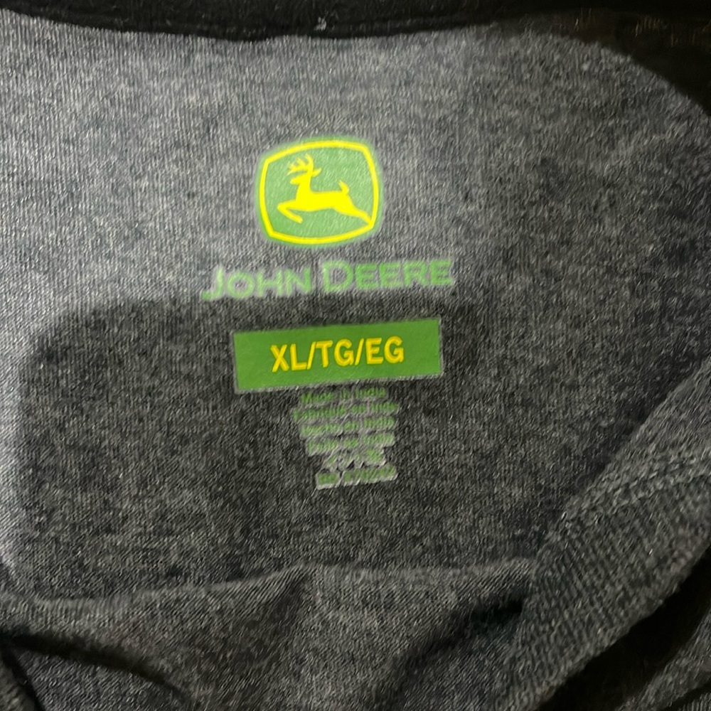 John Deere extra large, long sleeve camouflaged T-shirt